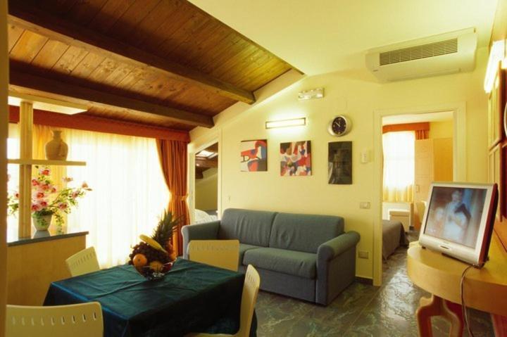 Residence Anchisemare Алба Адриатика Екстериор снимка