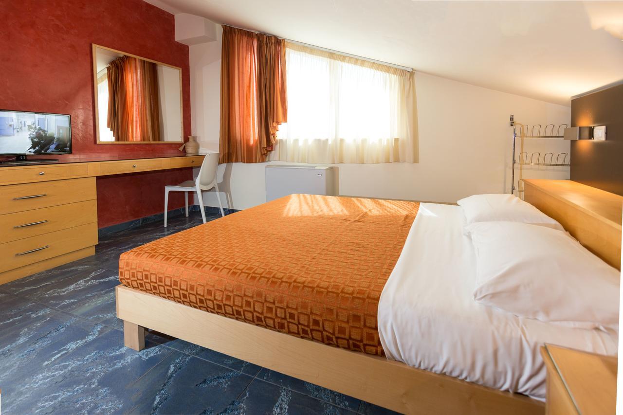 Residence Anchisemare Алба Адриатика Екстериор снимка