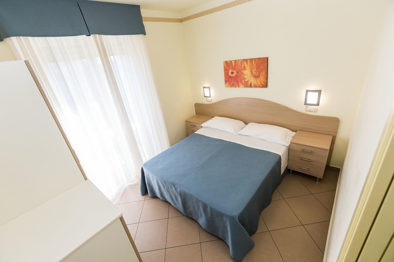 Residence Anchisemare Алба Адриатика Екстериор снимка