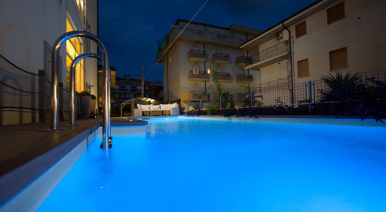 Residence Anchisemare Алба Адриатика Екстериор снимка
